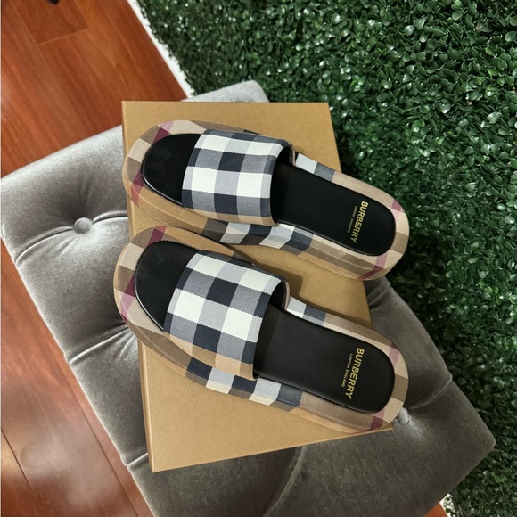 Burberry buckingham birch brown check sandals - Picture 3 of 5